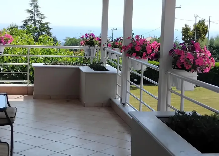 Villa Tammy's Garden House Leptokaryá